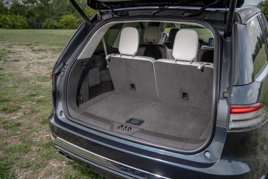 Багажник Lincoln Aviator Black Label 2019 года  (фото 46 из 48)